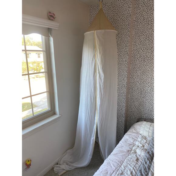 Pillowfort Other - Pillowfort bed canopy for little girls room white and gold